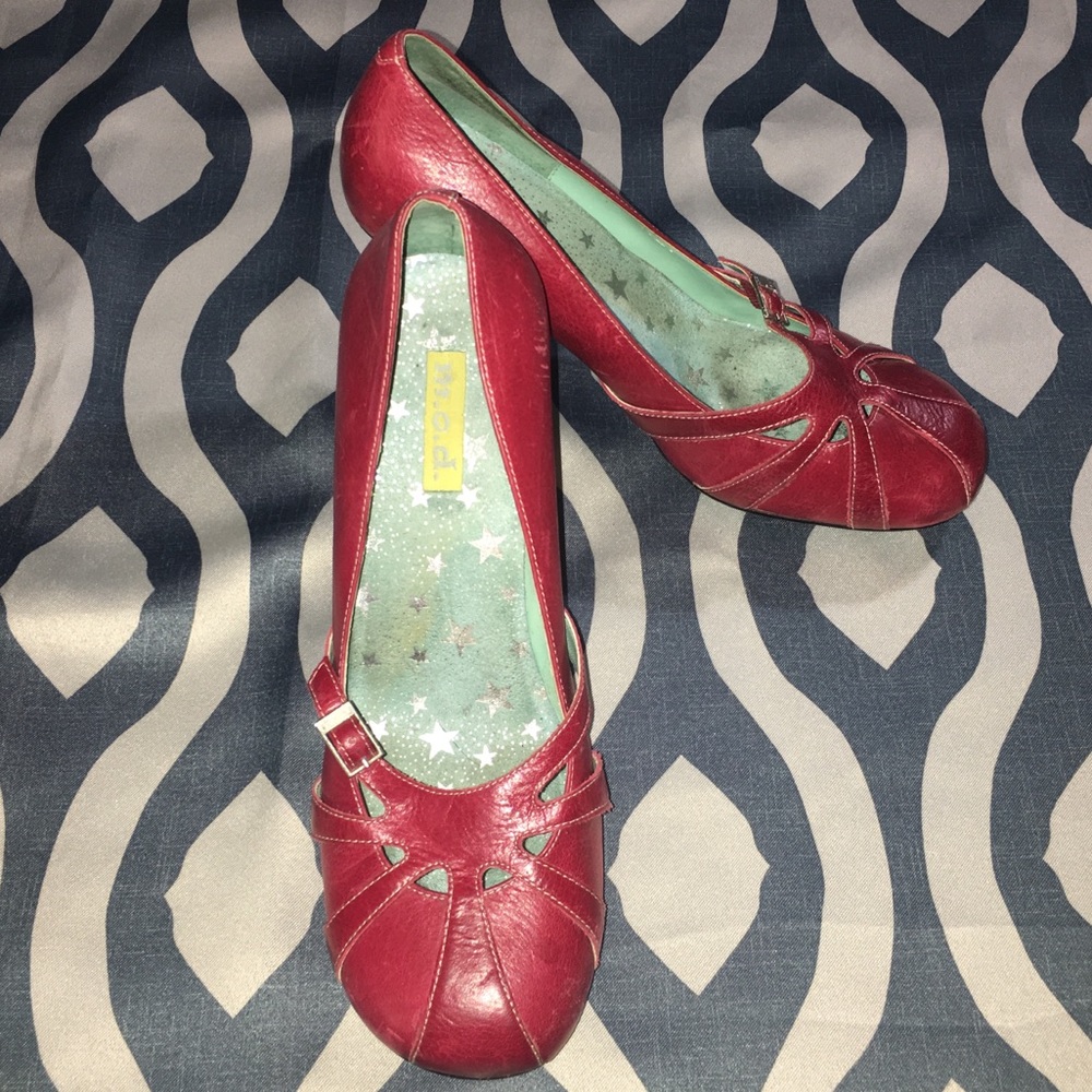 10/$20 Red m.o.d. heels size 8.5 pumps